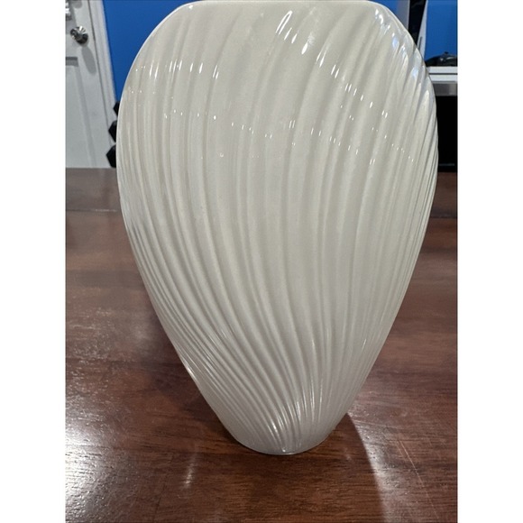 Lenox‎ "MIRAGE" Centennial Vase ~  8.5" X 6.5"  /  2 3/4" x 1 3/4" Opening - Picture 1 of 4